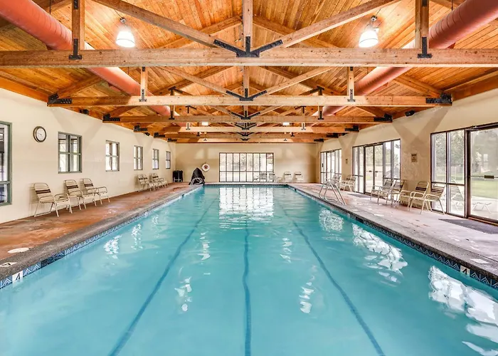 Redmond Resort Townhome W/ Private Hot Tub